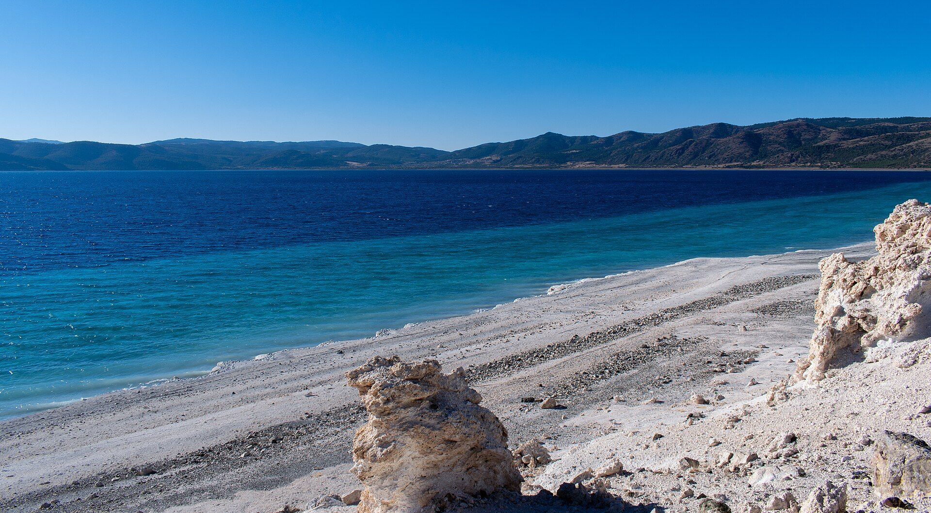 The white mineral shore and turquoise water of Lake Salda near Pamukkale