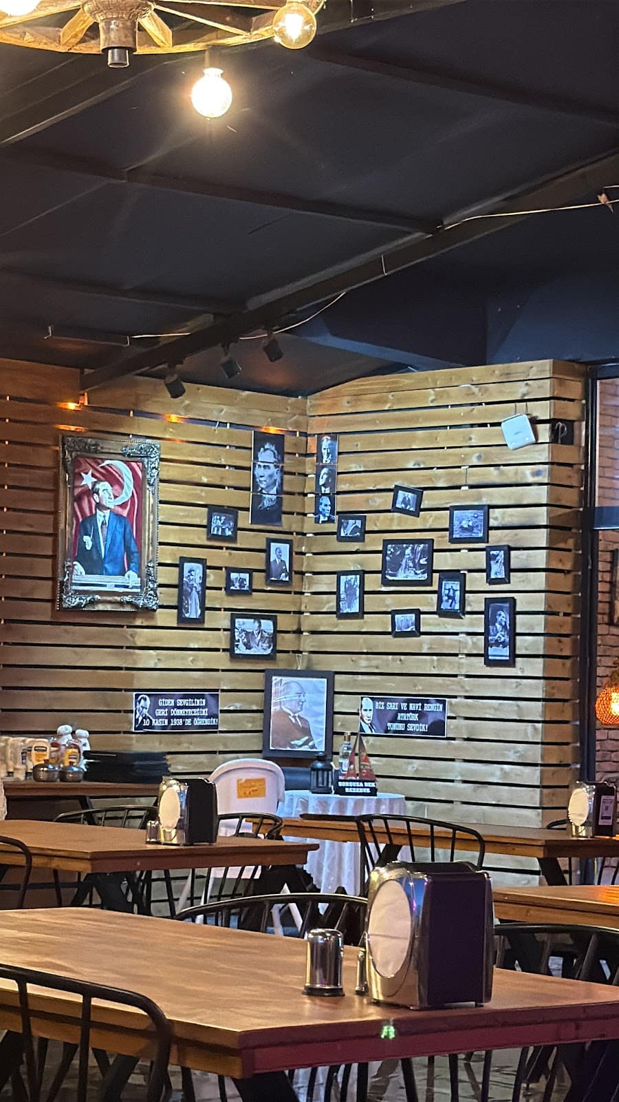 Mom Eve Restaurant & Pub — photo 3